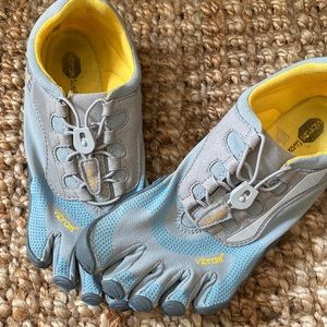 Cool shoes for the beach! Lightly used